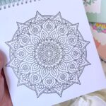 دفتر رنگ‌آمیزی ماندالا ویژه بزرگسالان